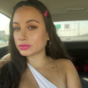 Meet your Posher, Carolina